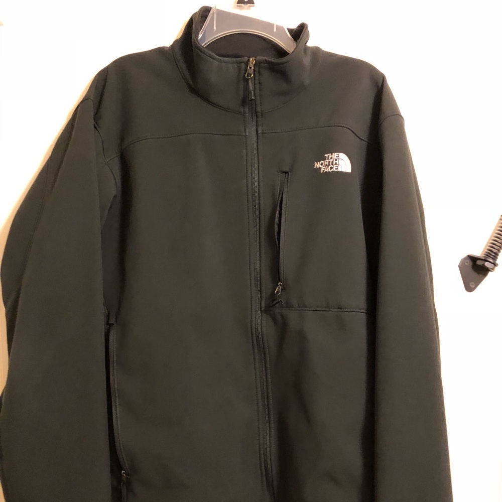 Men’s North Face soft shell jacket